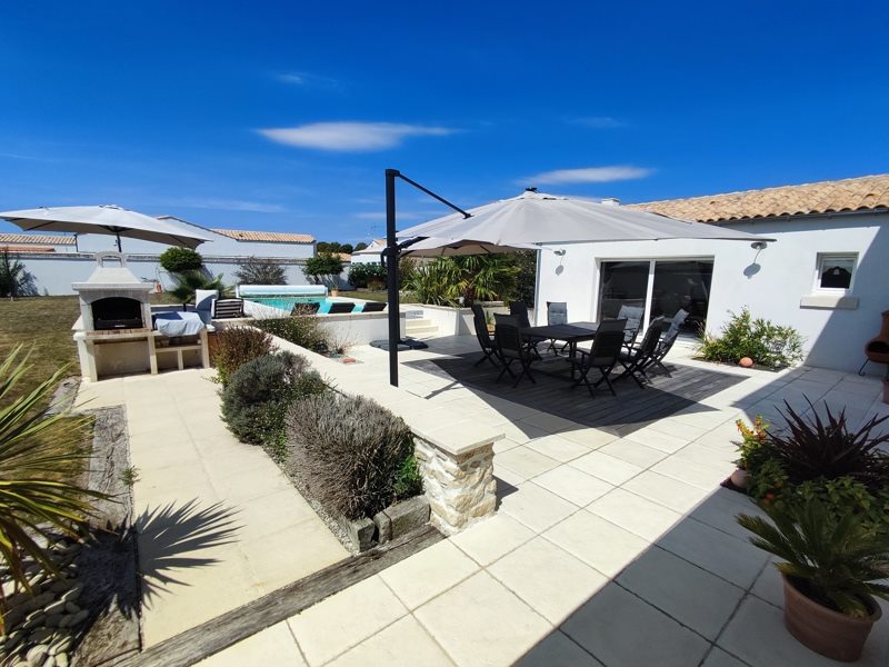 Vente Maison BOURGNEUF - 5 pièces -187 m² - (17220)