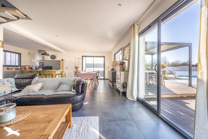 Vente Maison BOURGNEUF - 5 pièces -117 m² - (17220)