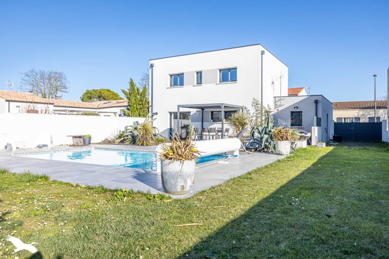 Vente Maison BOURGNEUF - 5 pièces -117 m² - (17220)