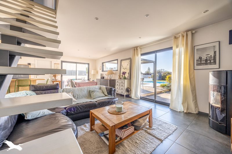 Vente Maison BOURGNEUF - 5 pièces -117 m² - (17220)
