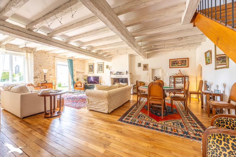 Vente Maison BOURGNEUF - 5 pièces -166 m² - (17220)