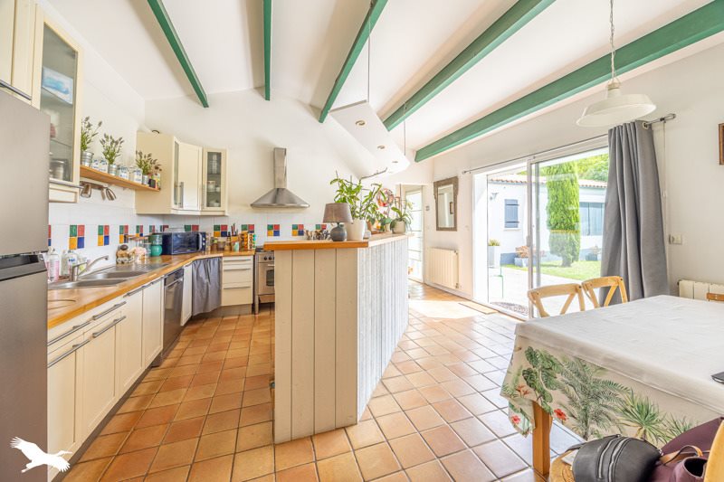 Vente Maison BOURGNEUF - 5 pièces -166 m² - (17220)