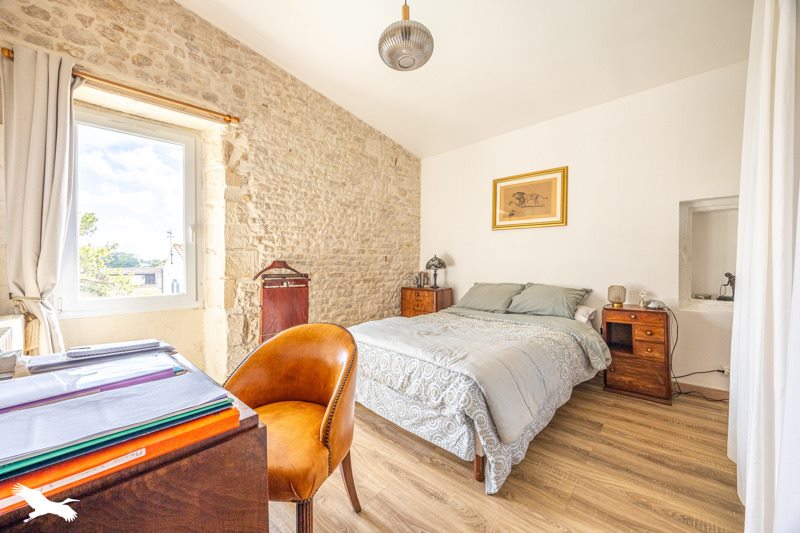 Vente Maison BOURGNEUF - 5 pièces -166 m² - (17220)