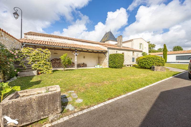 Vente Maison BOURGNEUF - 5 pièces -166 m² - (17220)