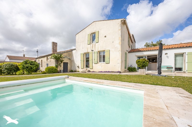 Vente Maison BOURGNEUF - 5 pièces -166 m² - (17220)