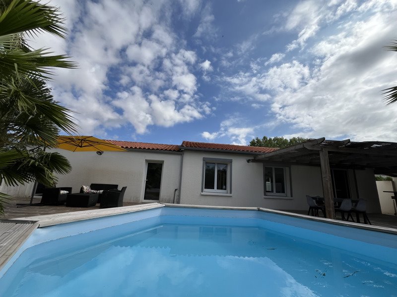 Vente Maison CLAVETTE - 4 pièces -127 m² - (17220)