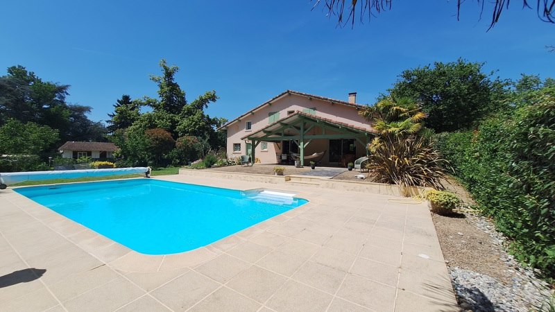 Vente Maison HAGETMAU - 5 pièces -184 m² - (40700)