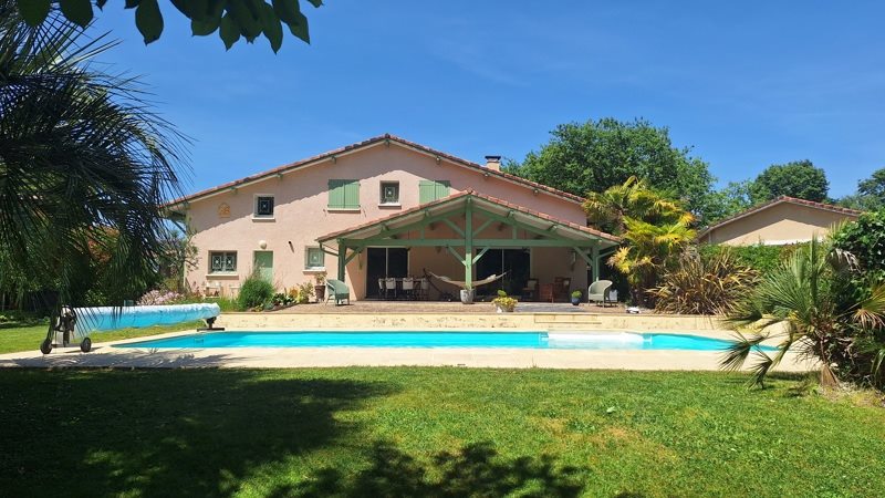 Vente Maison HAGETMAU - 5 pièces -184 m² - (40700)
