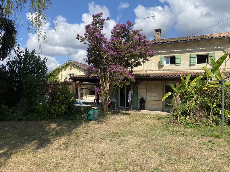 Vente Maison LES EGLISOTTES ET CHALAURES - 8 pièces -220 m² - (33230)