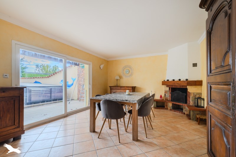 Vente Maison LES EGLISOTTES ET CHALAURES - 8 pièces -220 m² - (33230)