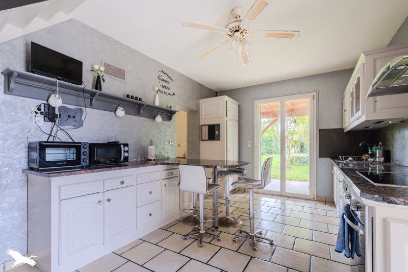 Vente Maison LES EGLISOTTES ET CHALAURES - 8 pièces -220 m² - (33230)