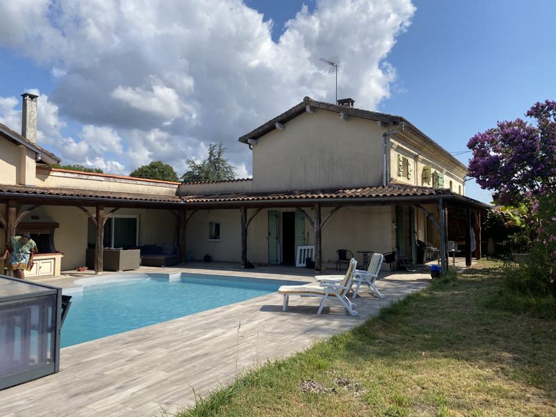 Vente Maison LES EGLISOTTES ET CHALAURES - 8 pièces -220 m² - (33230)