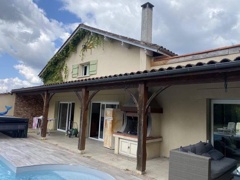 Vente Maison LES EGLISOTTES ET CHALAURES - 8 pièces -220 m² - (33230)
