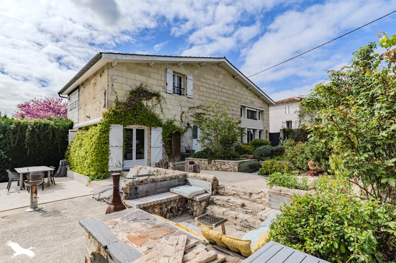 Vente Maison ABZAC - 5 pièces -214 m² - (33230)