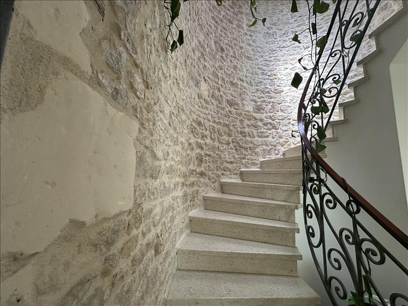 Maison 4 pièces 365 m²