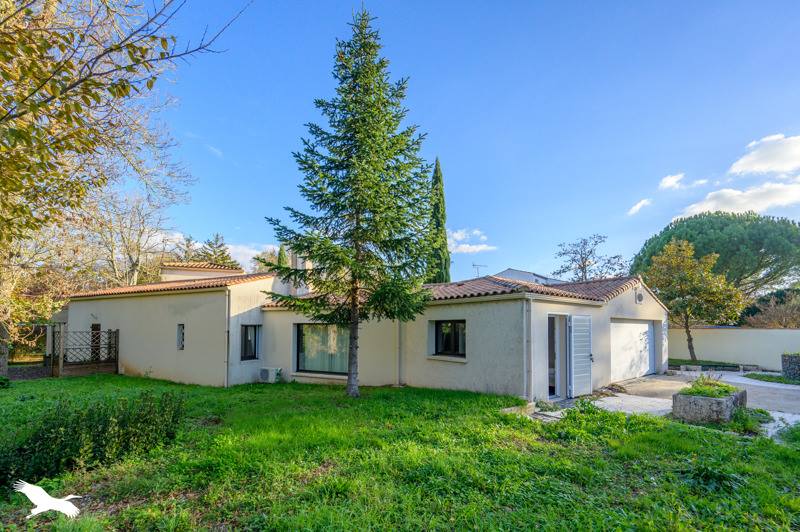 Vente Maison LAGORD - 7 pièces -200 m² - (17140)