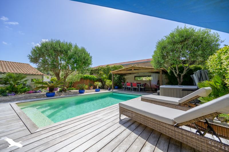 Vente Maison NIEUL SUR MER - 6 pièces -158 m² - (17137)
