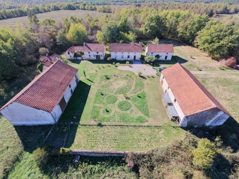 Vente Maison Mailhac-sur-Benaize - 8 pièces -270 m² - (87160)