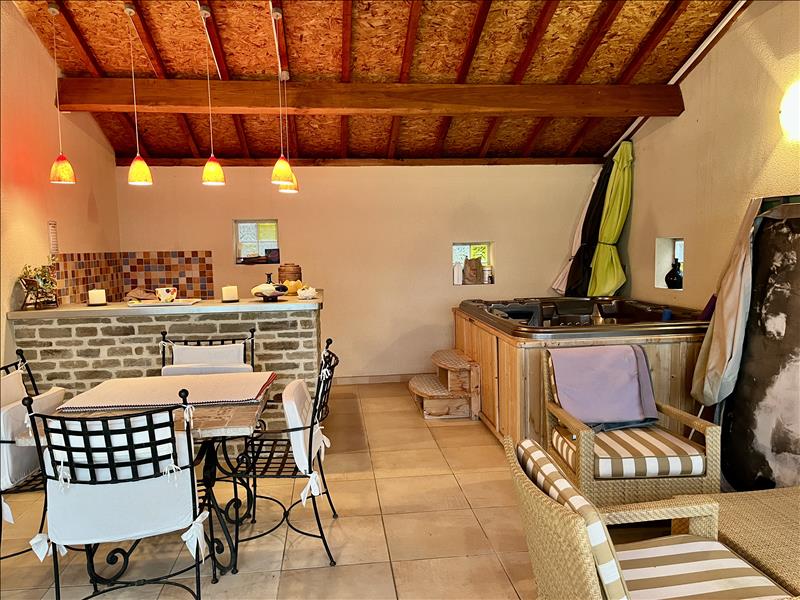 Vente Maison COSNAC - 7 pièces -288 m² - (19360)