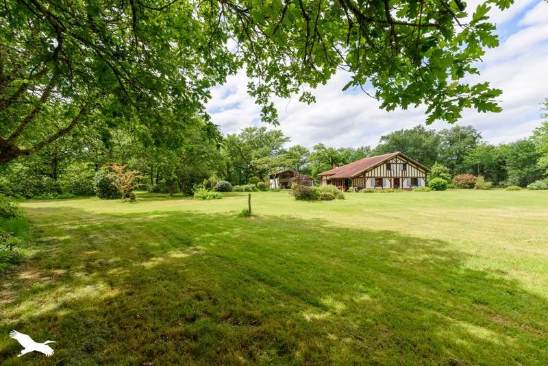 Vente Maison UCHACQ ET PARENTIS - 6 pièces -182 m² - (40090)