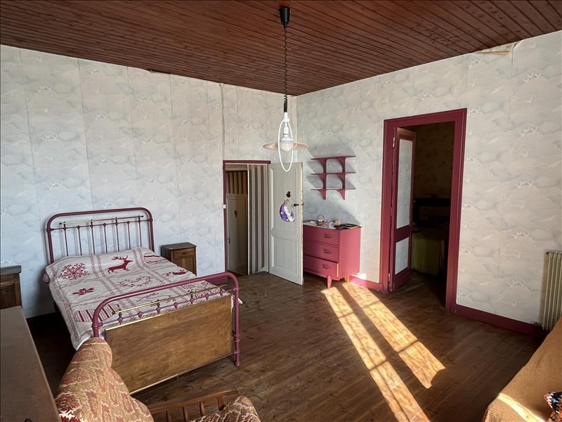 Vente Maison GENSAC - 7 pièces -220 m² - (33890)