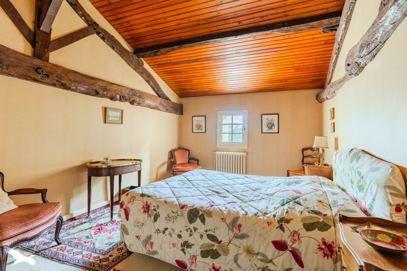 Vente Maison GENSAC - 6 pièces -185 m² - (33890)