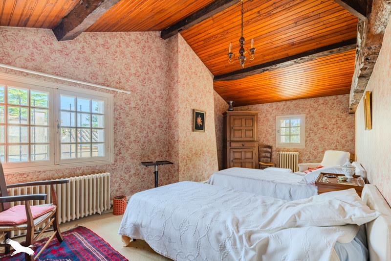 Vente Maison GENSAC - 6 pièces -185 m² - (33890)