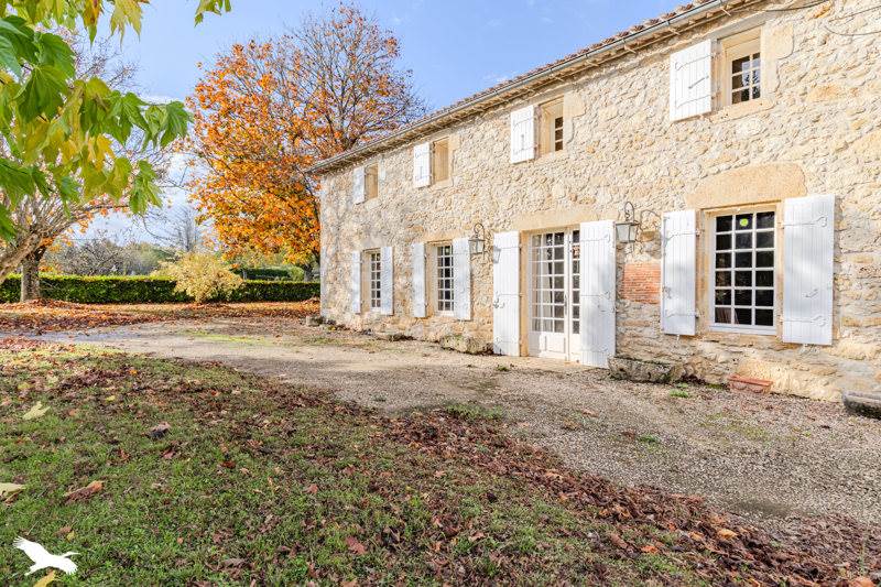Vente Maison GENSAC - 6 pièces -185 m² - (33890)