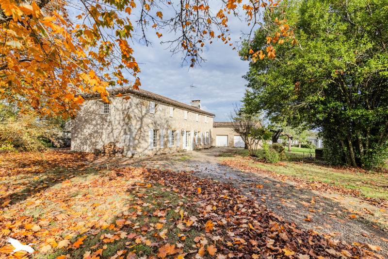 Vente Maison GENSAC - 6 pièces -185 m² - (33890)