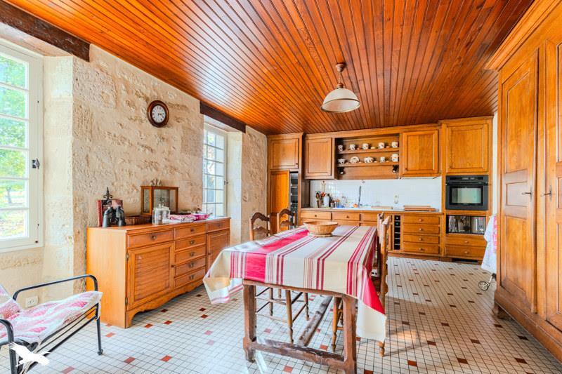 Vente Maison GENSAC - 6 pièces -185 m² - (33890)