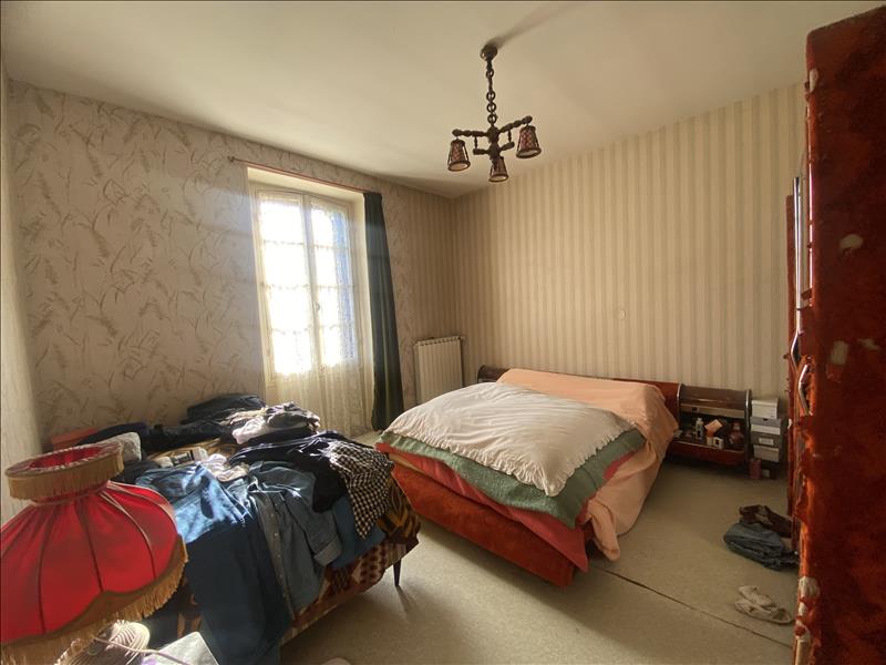 Vente Maison MONTAIGUT LE BLANC - 7 pièces -221 m² - (23320)