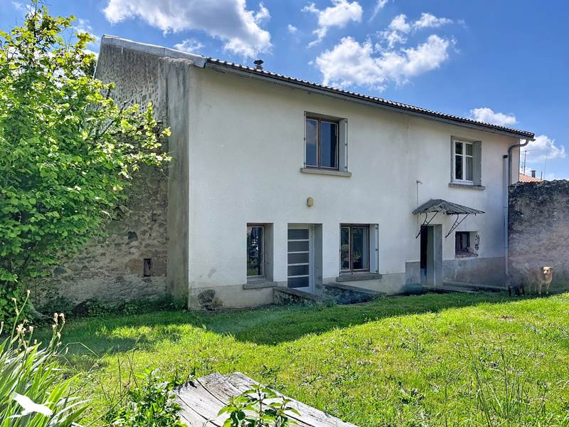 Maison 7 pièces 180 m² · à La Bazeuge · 180 m² · 93 415 €