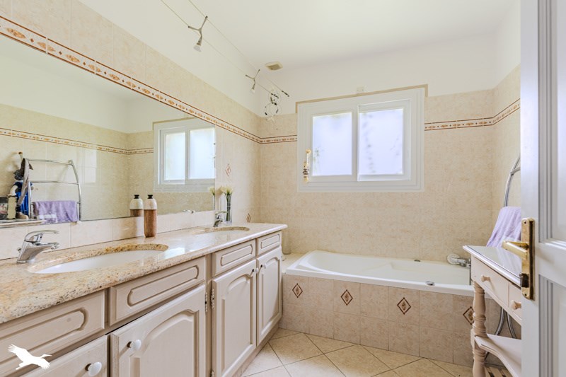Vente Maison ST LOUBES - 6 pièces -165 m² - (33450)