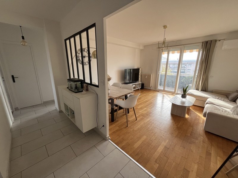 Vente Appartement Saint-Priest - 3 pièces -77 m² - (69800)