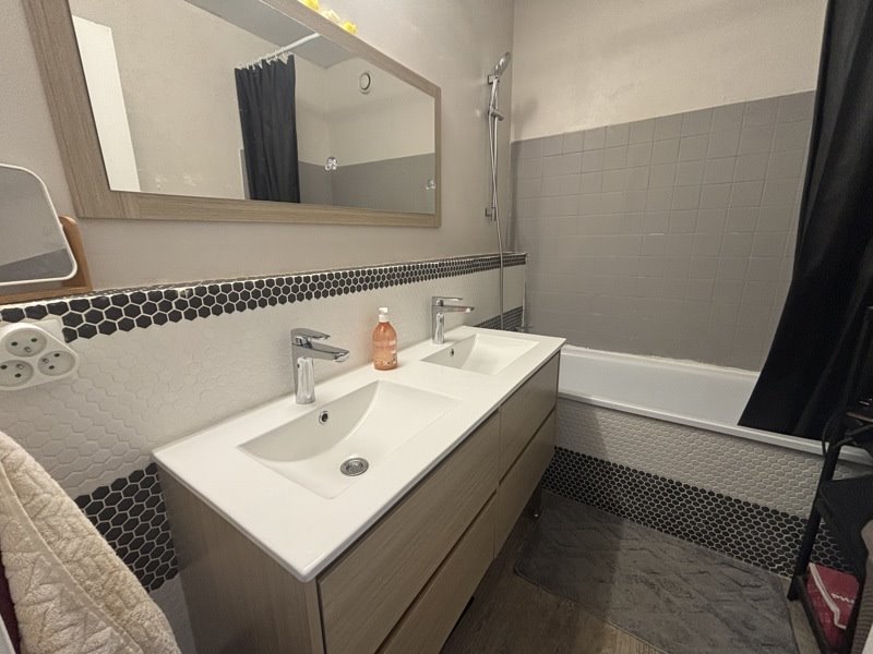 Vente Appartement Saint-Priest - 3 pièces -65 m² - (69800)