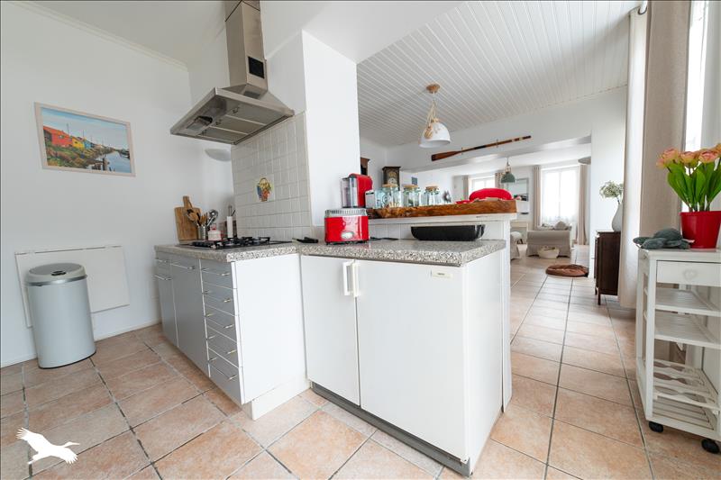 Vente Maison LE CHATEAU D OLERON - 6 pièces -158 m² - (17480)