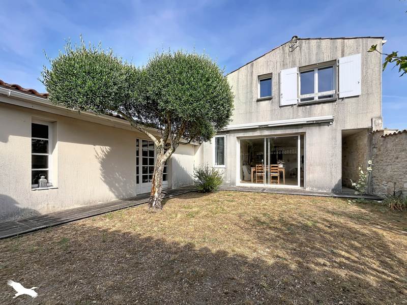 Vente Maison LE CHATEAU D OLERON - 7 pièces -117 m² - (17480)