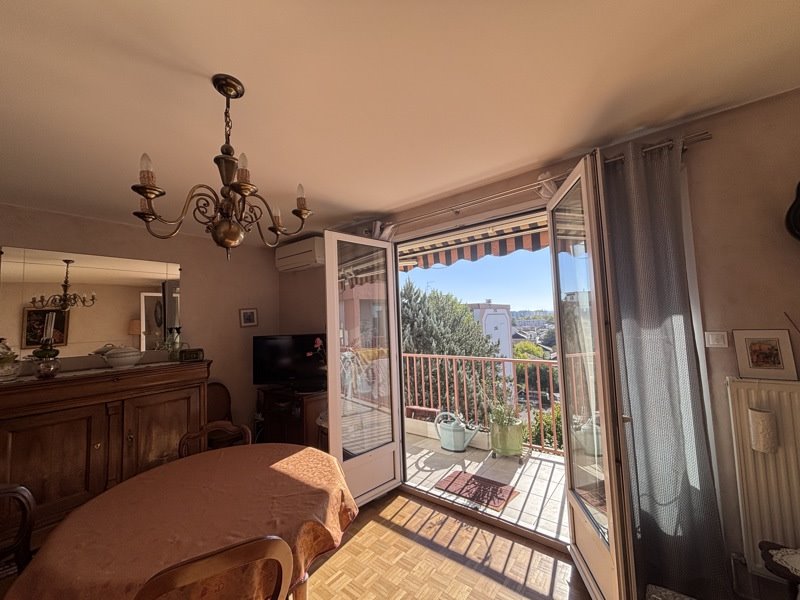 Vente Appartement Bron - 3 pièces -65 m² - (69500)