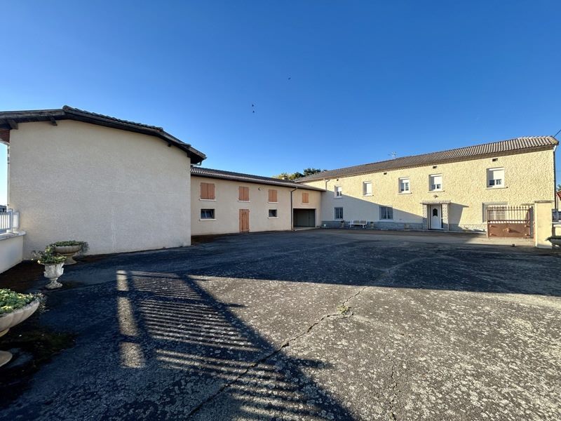 Maison 7 pièces 288 m² · à Recurt · 288 m² · 225 000 €