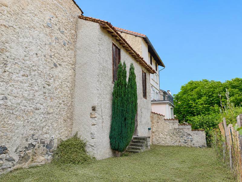 2 pièces 148 m² · à Seix · 148 m² · 45 000 €