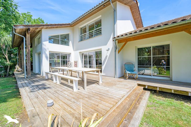 Vente Maison GUJAN MESTRAS - 6 pièces -223 m² - (33470)