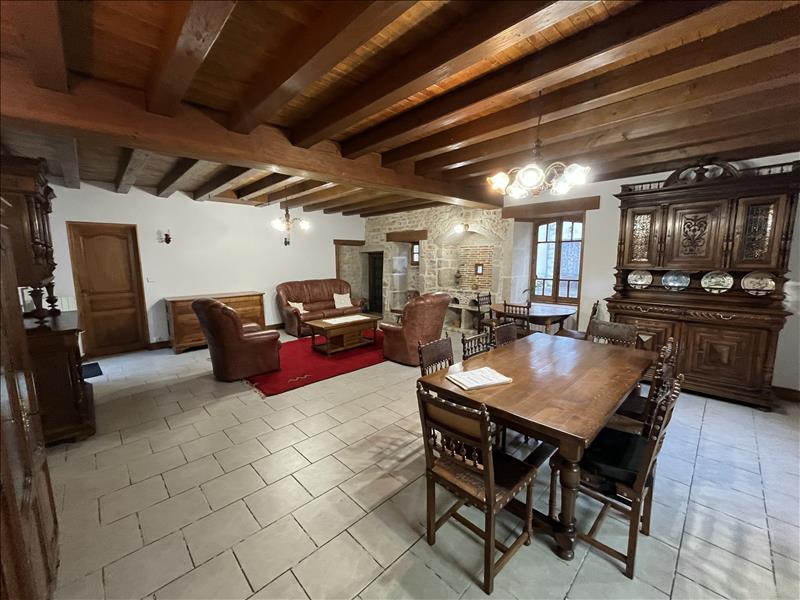 Vente Maison LIZANT - 10 pièces -201 m² - (86400)