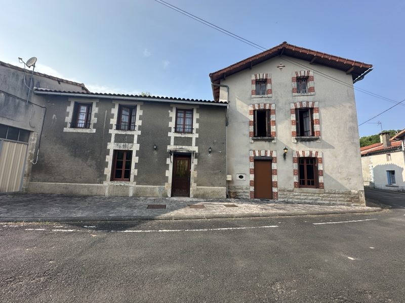 Vente Maison LIZANT - 10 pièces -201 m² - (86400)