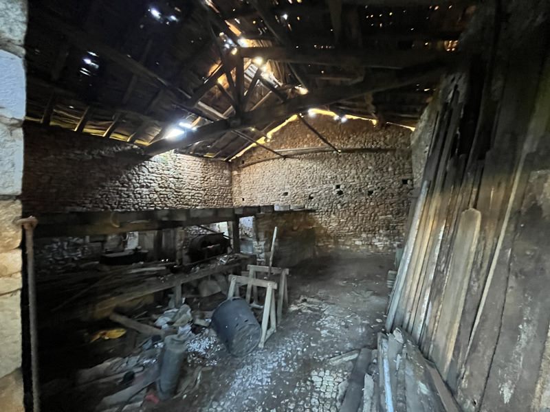 Vente Grange NANTEUIL EN VALLEE - 1 pièce -90 m² - (16700)