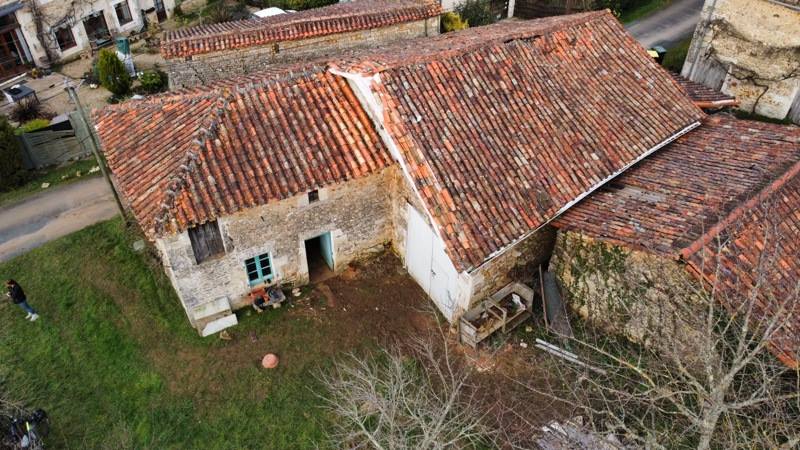 Vente Grange NANTEUIL EN VALLEE - 1 pièce -90 m² - (16700)