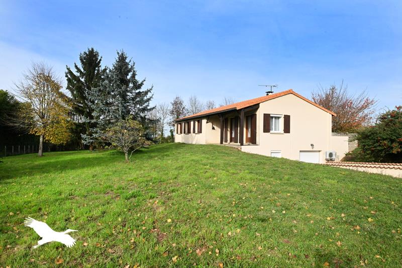 Vente Maison BIOUSSAC - 6 pièces -110 m² - (16700)