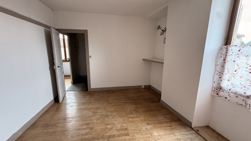 Vente Maison COURCOME - 7 pièces -180 m² - (16240)