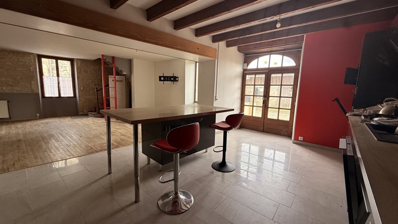 Vente Maison COURCOME - 7 pièces -180 m² - (16240)