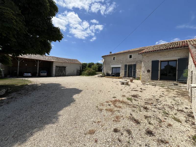 Vente Maison ST SAVIOL - 5 pièces -145 m² - (86400)