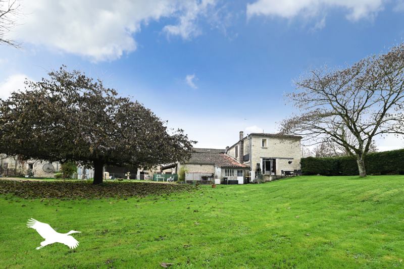 Vente Maison ST FRAIGNE - 11 pièces -290 m² - (16140)